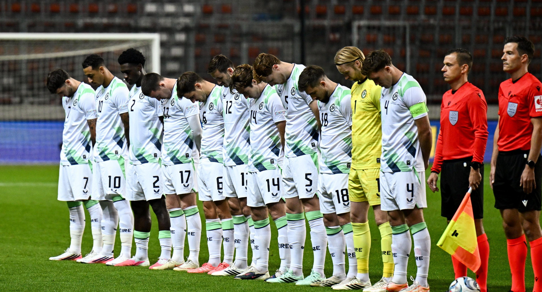 The Republic of Ireland squad bow their heads 